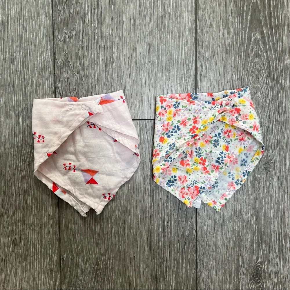 GYMBOREE 2PC MUSLIN COTTON BANDANA BIBS